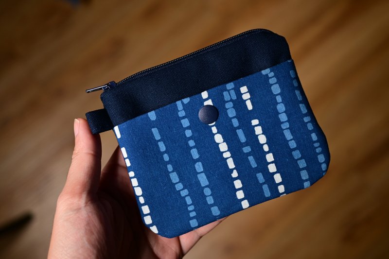 Indigo dye zipper coin purse-stripes - กระเป๋าใส่เหรียญ - ผ้าฝ้าย/ผ้าลินิน สีน้ำเงิน