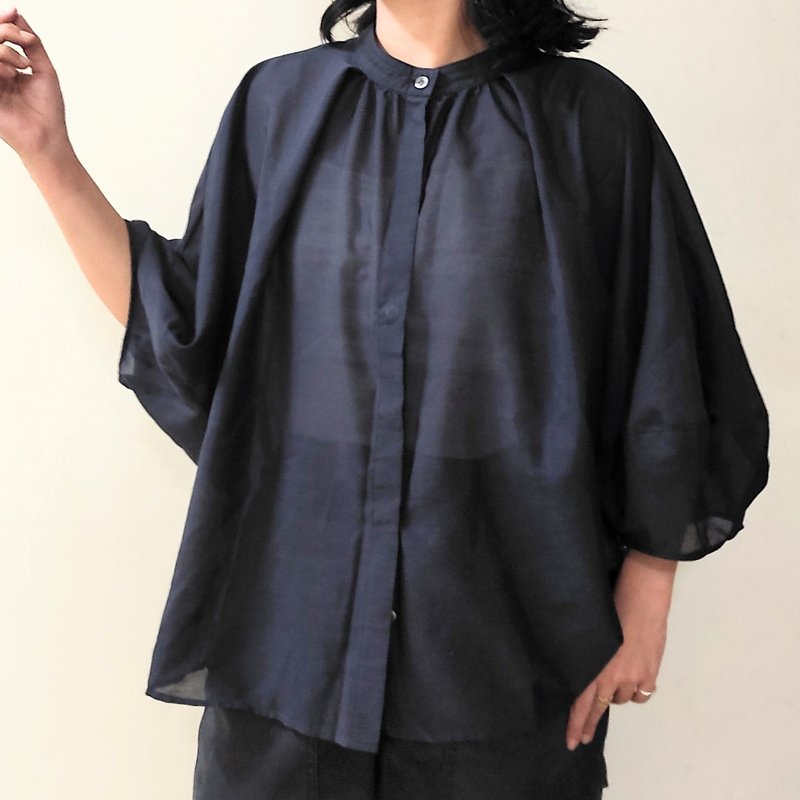 Made in Japan Dolman sleeve sheer shirt Summer jacket Smooth fabric Navy - เสื้อเชิ้ตผู้หญิง - ผ้าฝ้าย/ผ้าลินิน สีดำ