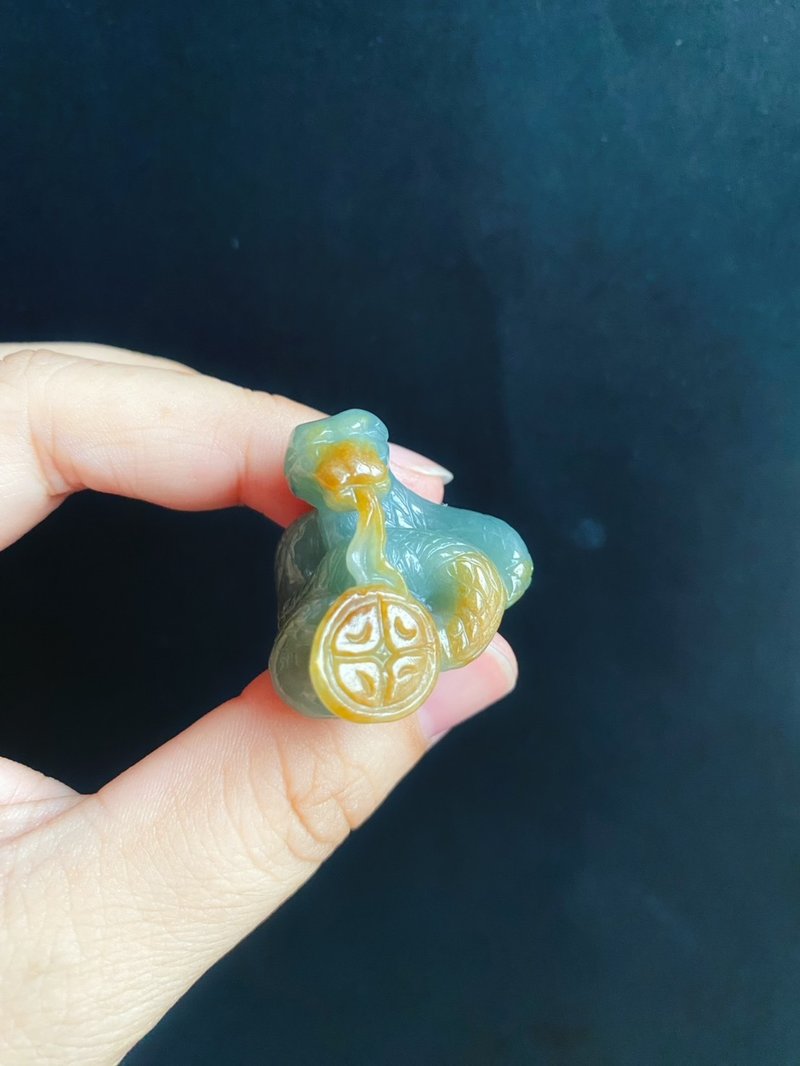 天然瓜地馬拉翡翠 蛇 升官發財 頭腦靈活 手工雕 小擺件 項鍊 - 吊飾/掛飾 - 玉石 綠色