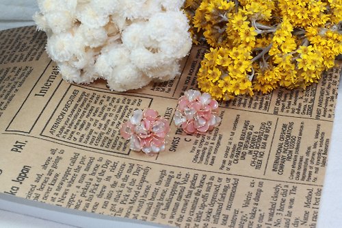 Pigtail 雙色繁花耳環-珊瑚菊+珍珠白