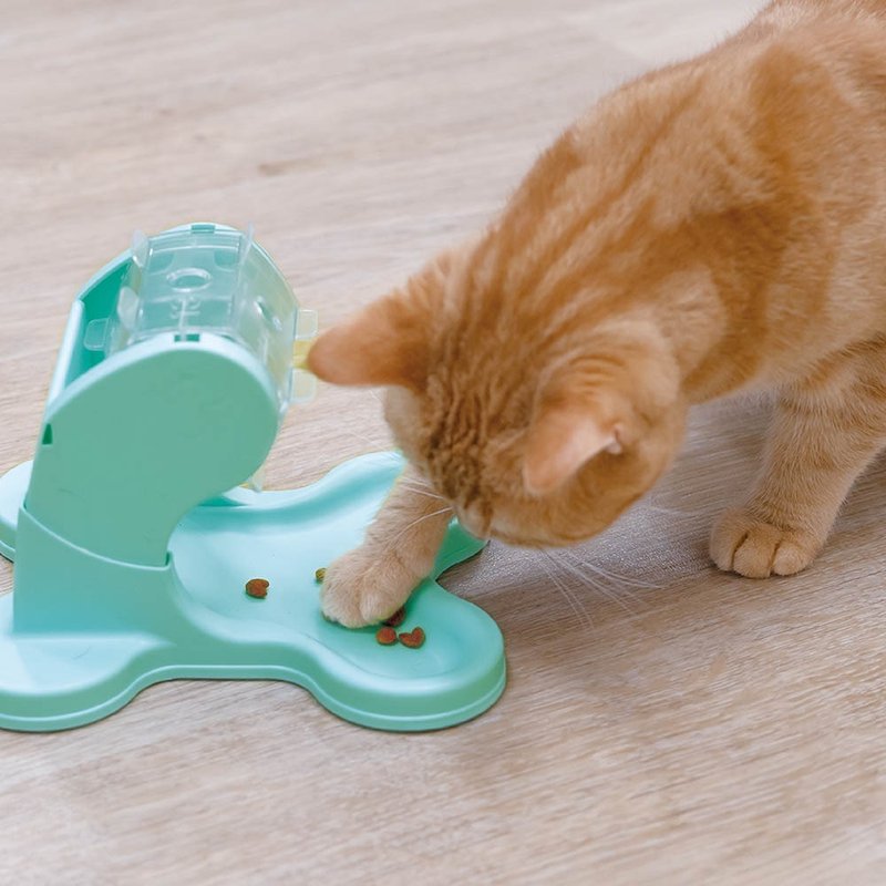 【Japanese CattyMan】Super popular~So cute roller feeder - Pet Bowls - Plastic Blue