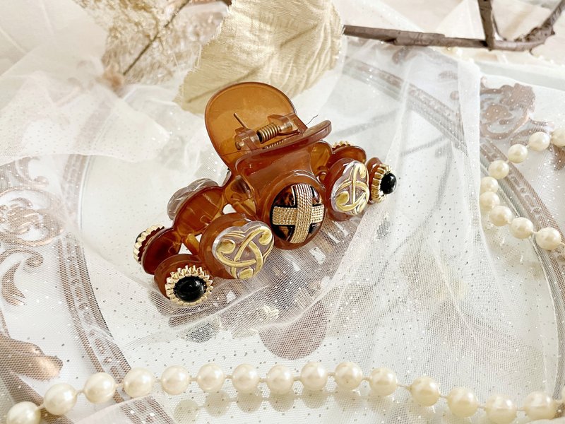 Classical buckle / shark clip clip baotou shark clip hair clip gift handmade hair bridal headdress - เครื่องประดับผม - วัสดุอื่นๆ สีนำ้ตาล