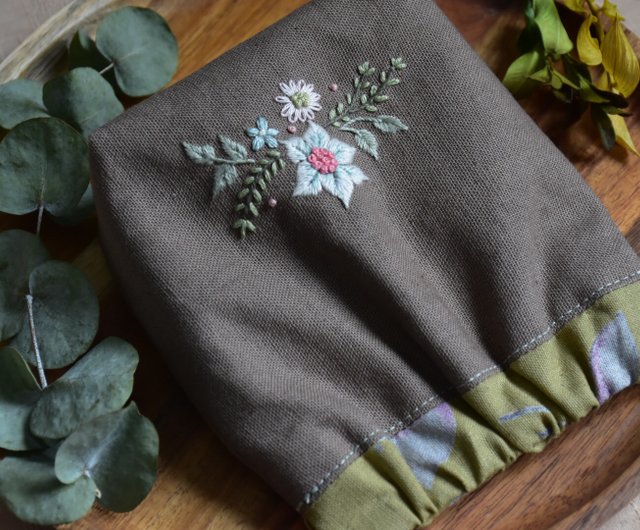 新緑のリースのがま口ポーチ　モリス　手刺繍　ハンドメイド 新緑のリースのがま口ポーチ モリス 手刺繍 ハンドメイド - メルカリ