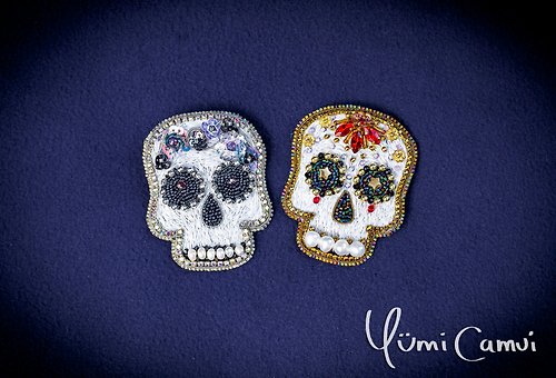 Yumi Camui OOAK skull brooch pin by Yumi Camui