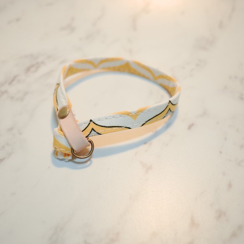Cat collar, Japanese cotton, yellow fins, gold lacquer, double-sided bell, can be purchased with tag - ปลอกคอ - ผ้าฝ้าย/ผ้าลินิน 