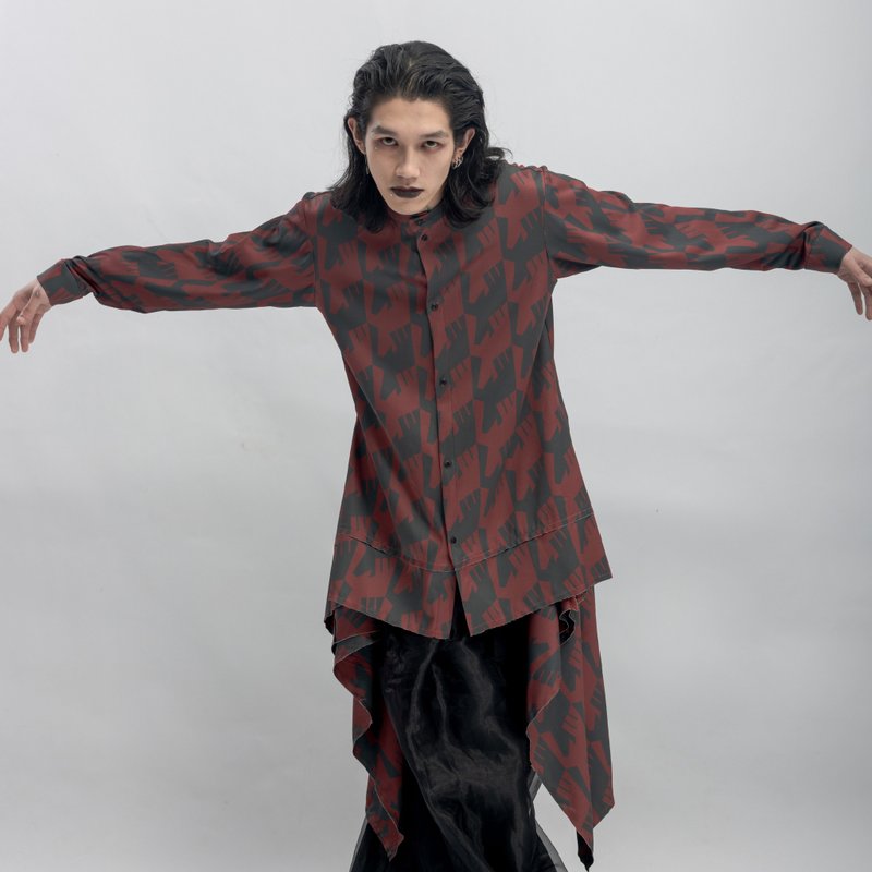 INF 立領不對稱垂墜剪裁印花襯衫 / 熾焰紅 - 男襯衫/休閒襯衫 - 聚酯纖維 紅色