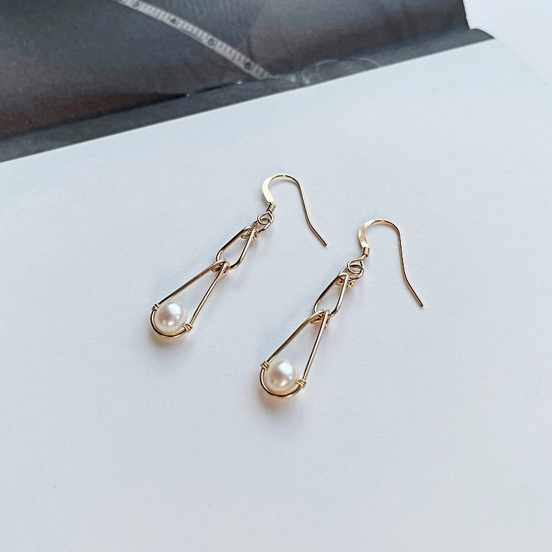 Heartstring drop-shaped chain pearl earrings 14K Gold-Filled - ต่างหู - ไข่มุก ขาว