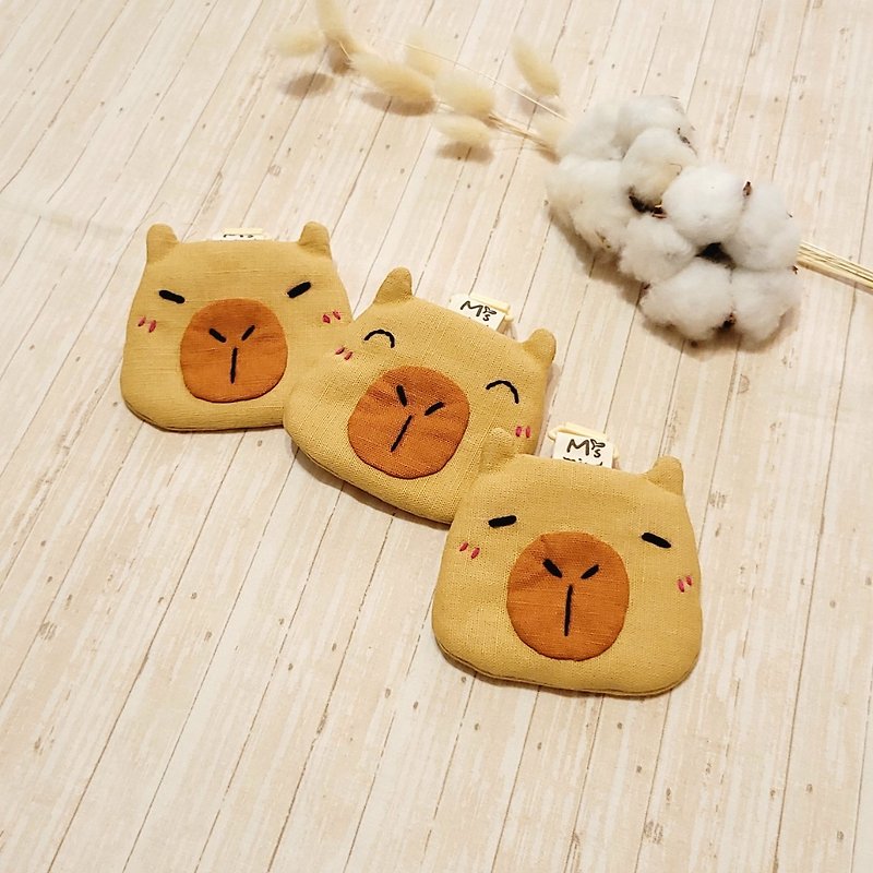 Cute little capybara/ shaped peace charm bag - Omamori - Cotton & Hemp 