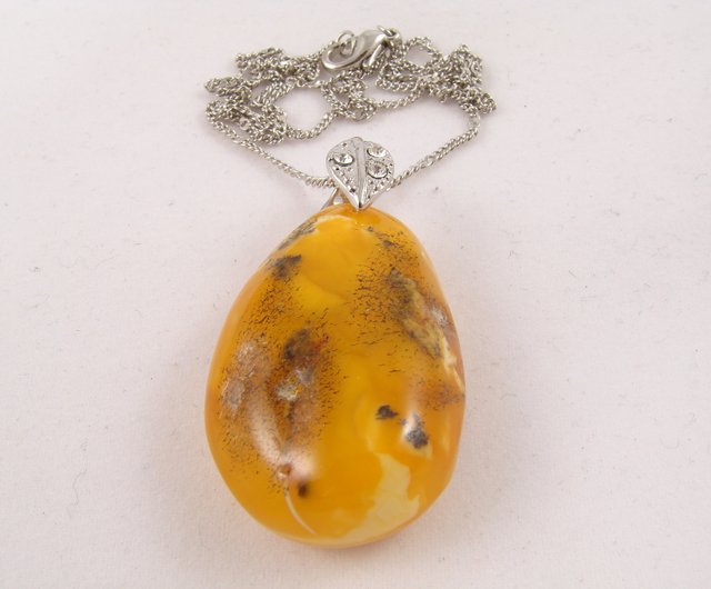 琥珀　オーバル型　ペンダント　ネックレス 一点物 天然琥珀 アンバー ペンダントトップ しずく型 茶色 ブラウン