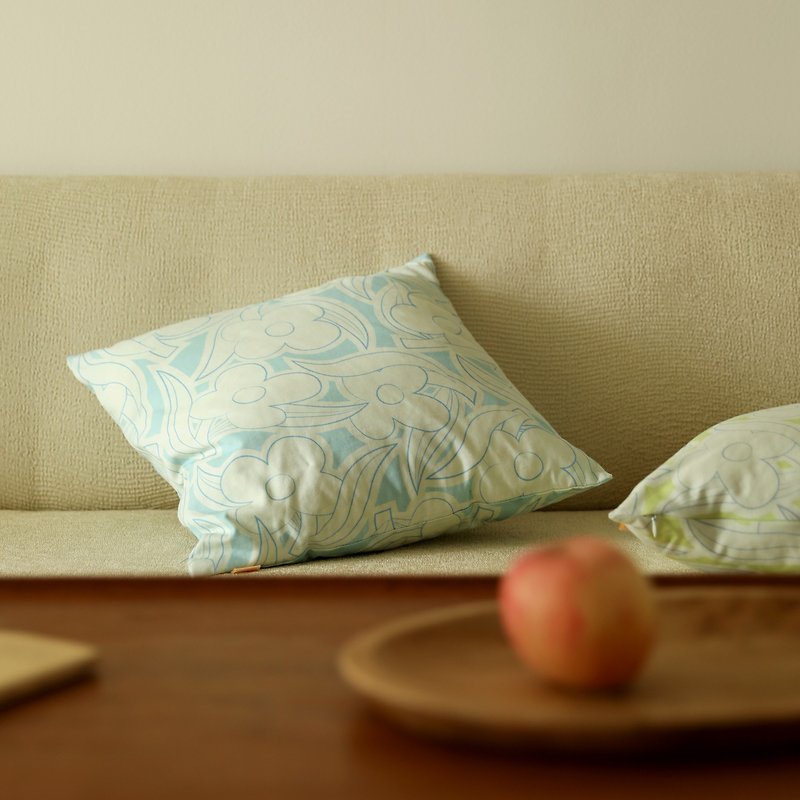 moün | The Secret Garden | Floral print cotton throw pillow - หมอน - ผ้าฝ้าย/ผ้าลินิน 