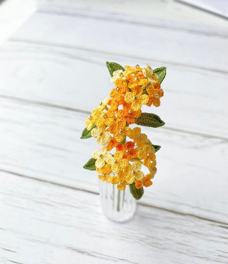 Hand-knitted micro-crocheted osmanthus brooch is elegant and pure - เข็มกลัด - งานปัก หลากหลายสี