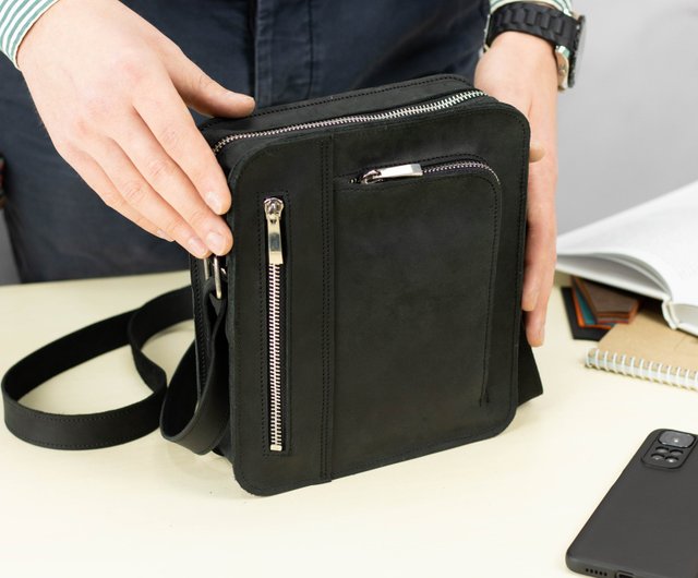 男性用ブラックレザーショルダーバッグ/小さなハンドメイド