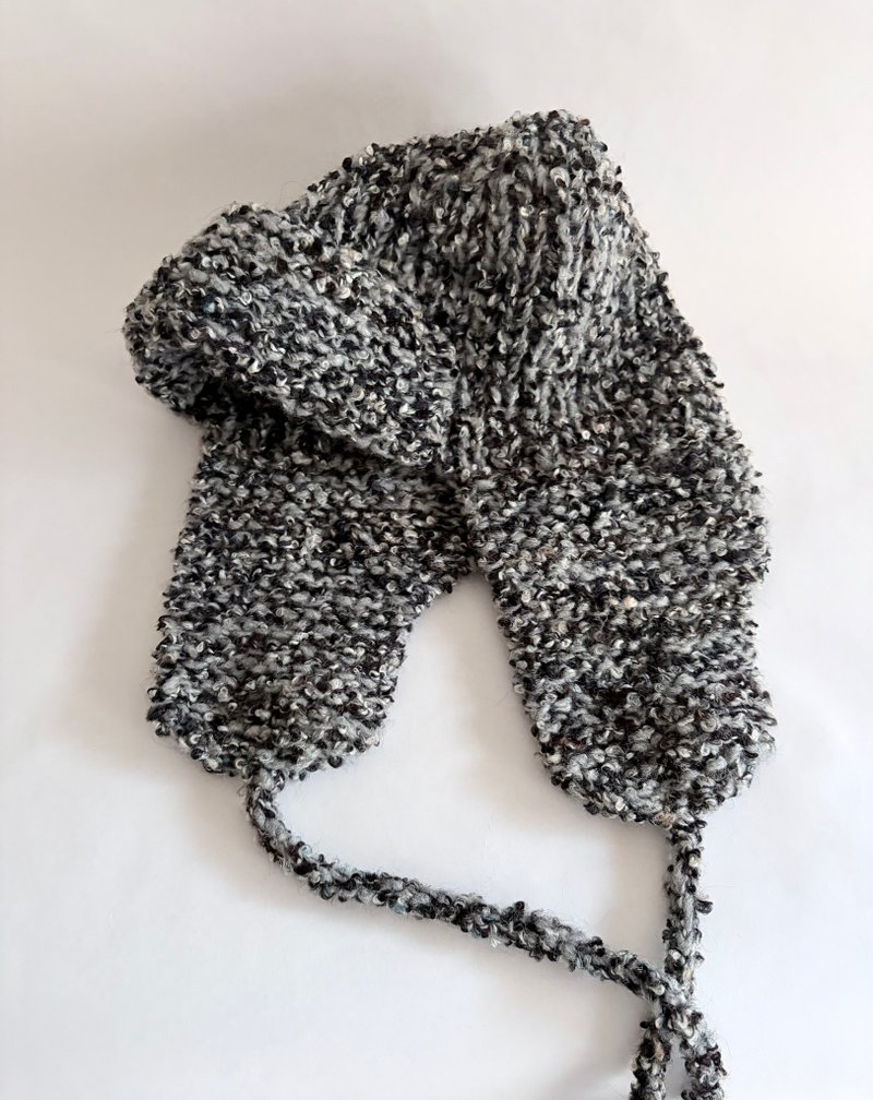 黑灰混色手工編織遮耳帽 / 毛線帽 - 帽 - 羊毛 