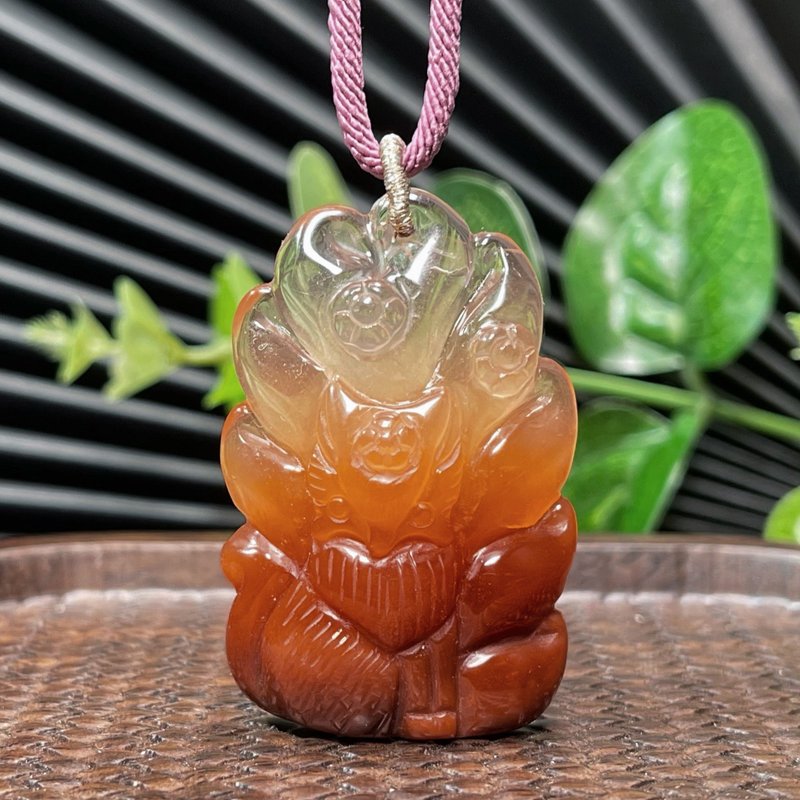 Ice transparent red rabbit fur nine-tailed fox fairy pendant half basin gradient three-dimensional hand-carved crystal necklace auspicious and festive vitality - สร้อยคอ - คริสตัล สีแดง