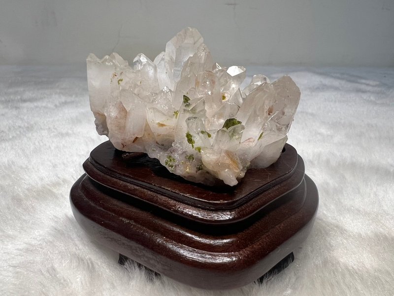 璀璨坊-綠簾石白水晶簇(含原木底座) - 擺飾/家飾品 - 水晶 白色