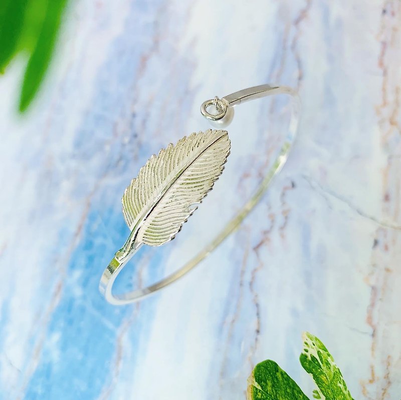 Sterling Silver/ Elegant Feather Adjustable Bracelet - สร้อยข้อมือ - เงินแท้ สีเงิน