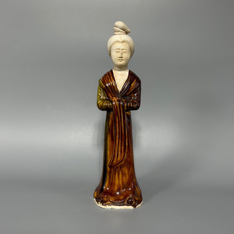 Tang Dynasty Tri-Colored Female Attendant Figurines - ของวางตกแต่ง - ดินเผา สีกากี