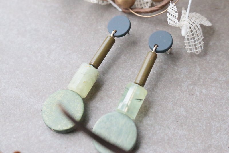 Zero yard swing earrings wooden - ต่างหู - เครื่องเพชรพลอย สีเขียว