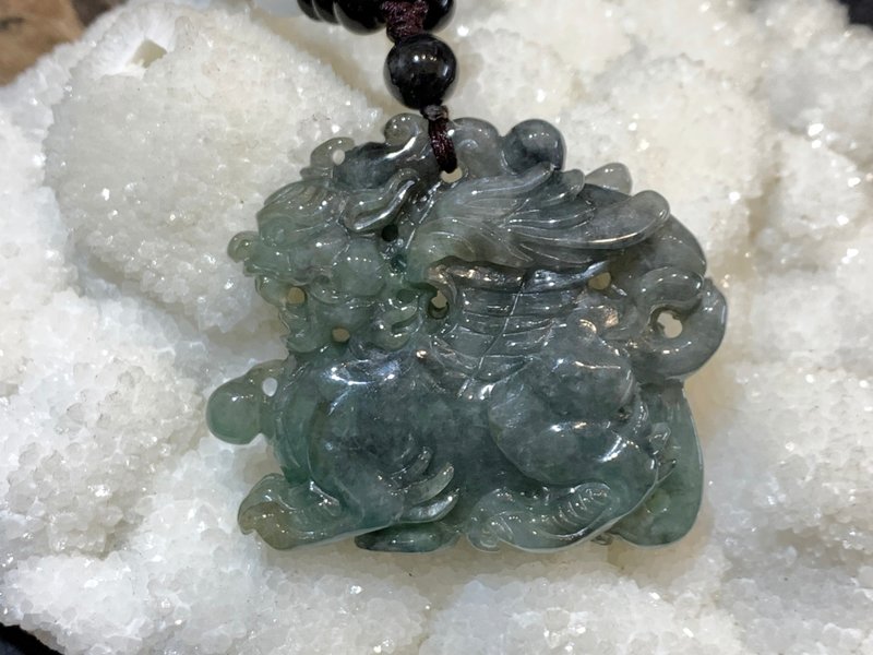 Fast shipping natural A goods Burmese jade jade black chicken species jadeite flying brave necklace - Necklaces - Jade Multicolor