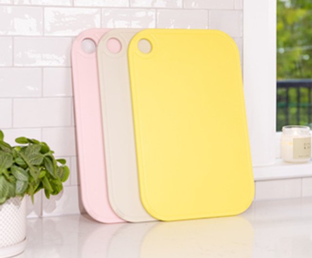 This Multicolored Plastic Cutting Board Doubles as a Serving Platter