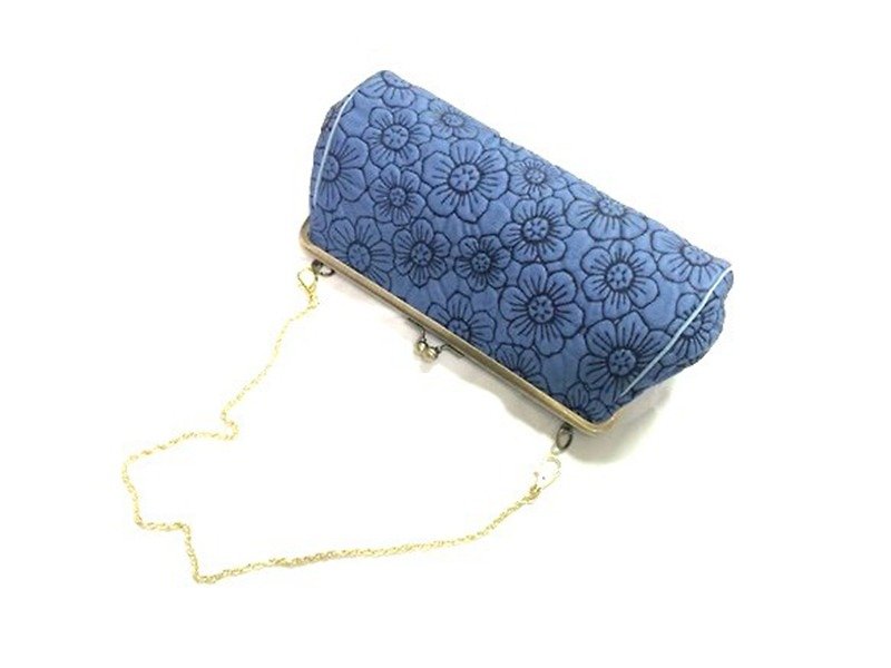177 BL flower shoulder bag waterproof bag gloves Flower Shoulder Bag Pochette Handbag - กระเป๋าแมสเซนเจอร์ - หนังแท้ สีน้ำเงิน