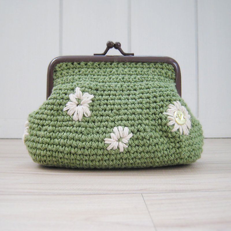 \\Tender green wild chrysanthemum\ Colored cotton embroidery gold bag - กระเป๋าใส่เหรียญ - ผ้าฝ้าย/ผ้าลินิน สีเขียว