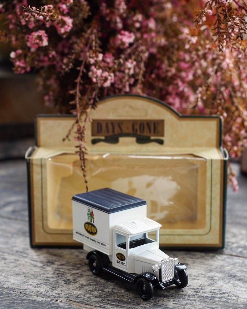 British white cute kitchen utensils small truck with original box J - Items for Display - Other Metals White