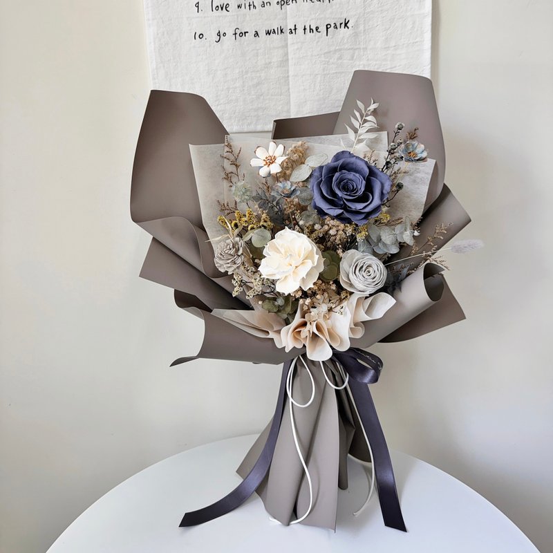 Deep sea blue eternal rose bouquet - ช่อดอกไม้แห้ง - พืช/ดอกไม้ สีน้ำเงิน