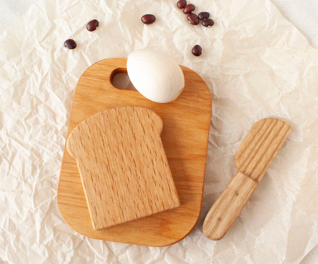 Wooden cutting board toy for children to play kitchen, pretend