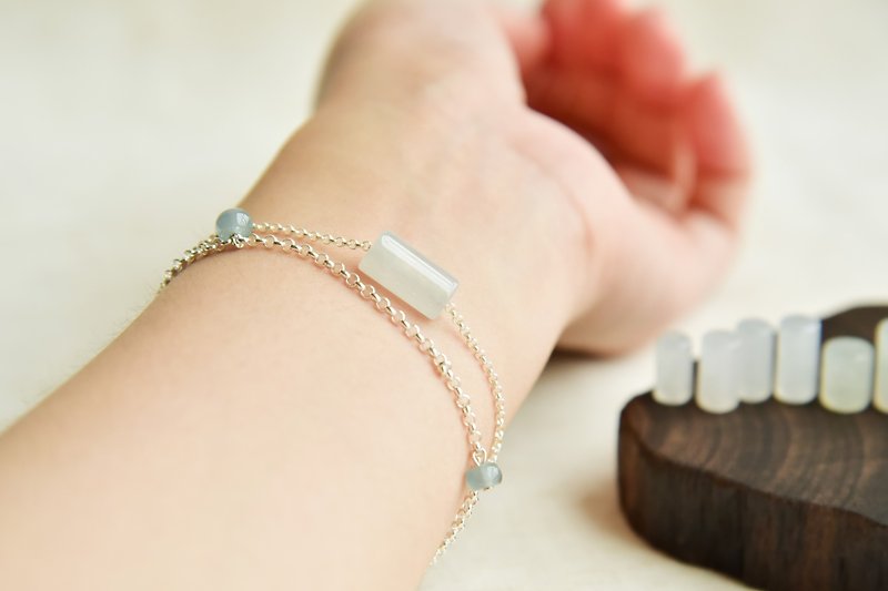 【Spring's Pear Blossom】Natural A-quality Jadeite Iced Glutinous Seed Transfer Bead Literary Bracelet - Bracelets - Jade Transparent