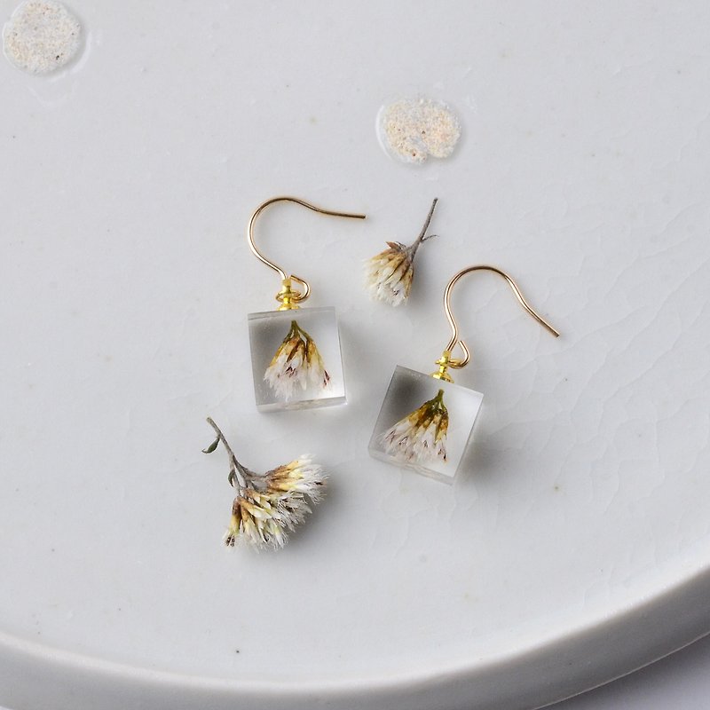 Metallacia Hook Earrings 14kgf Wildflower/Resin/Japanese design - ต่างหู - เรซิน ขาว