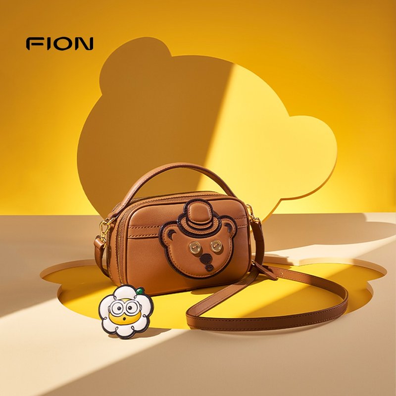 Minions Tim Leather Crossbody and Shoulder Bag - กระเป๋าถือ - หนังแท้ สีนำ้ตาล