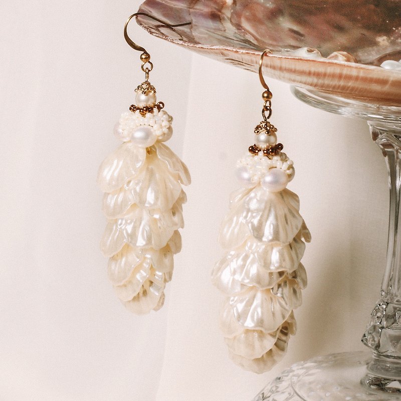 Nebula Wings sea fan earrings - Earrings & Clip-ons - Semi-Precious Stones White
