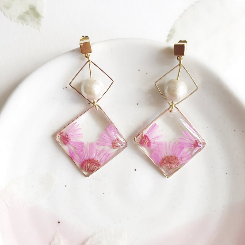 Real flower Pink chrysanthemum 18KGP earrings - Earrings & Clip-ons - Plants & Flowers Pink