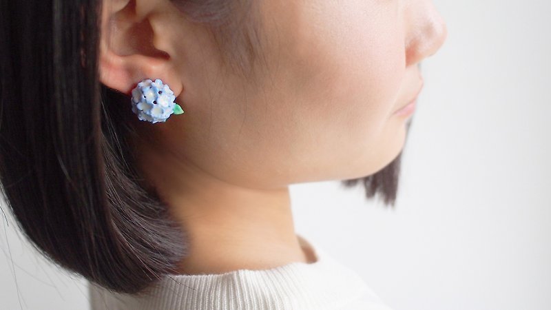 Purple Hydrangea Earrings, Stud Earrings, Flower Earrings. - ต่างหู - โลหะ สีน้ำเงิน