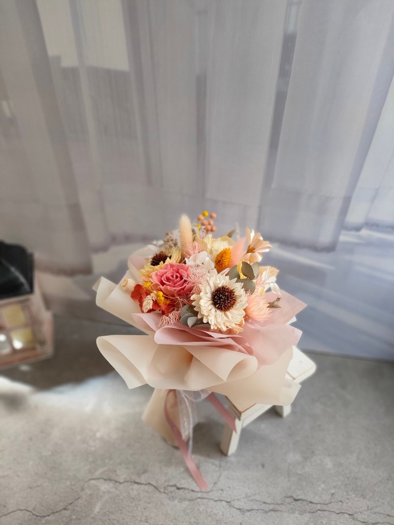 Pink orange small fresh everlasting bouquet withering bouquet birthday graduation gift graduation teacher gift - ช่อดอกไม้แห้ง - พืช/ดอกไม้ สีเหลือง