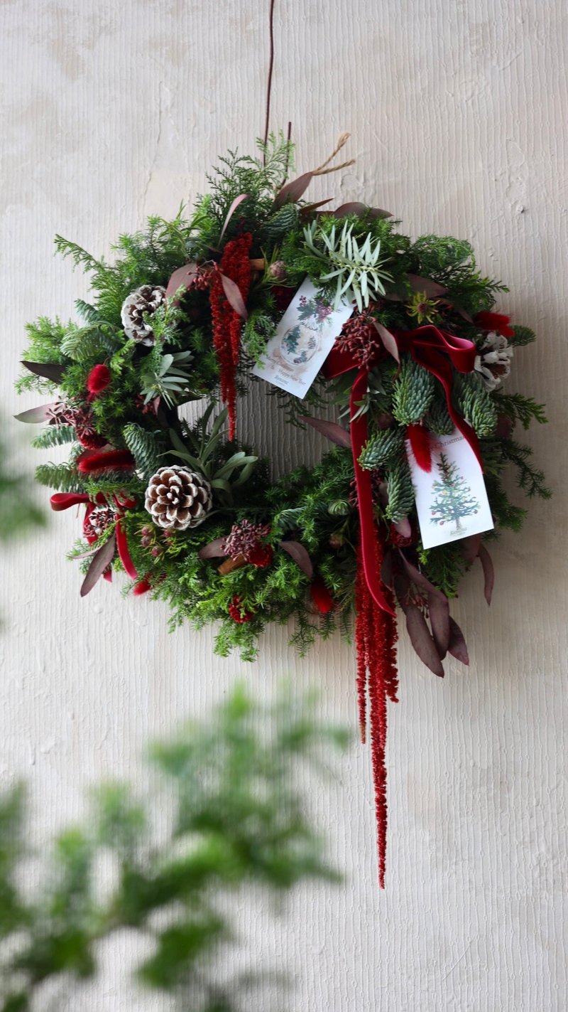 Classic Christmas Wreath - Anchor Red - ของวางตกแต่ง - พืช/ดอกไม้ สีแดง