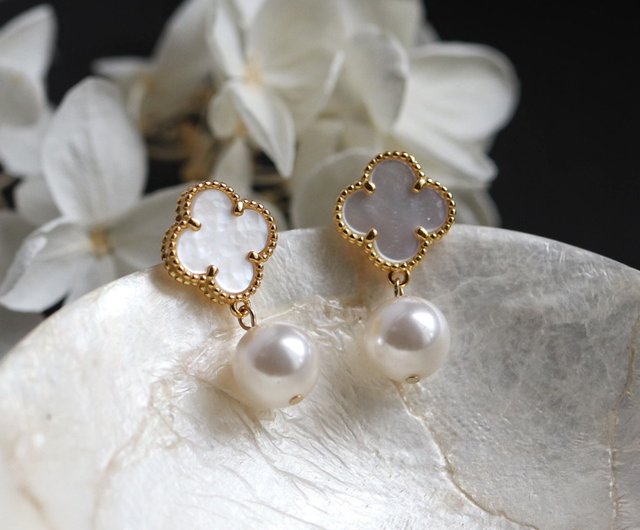 14kgf ホワイトシェル フラワーピアス - Shop MI f Earrings & Clip