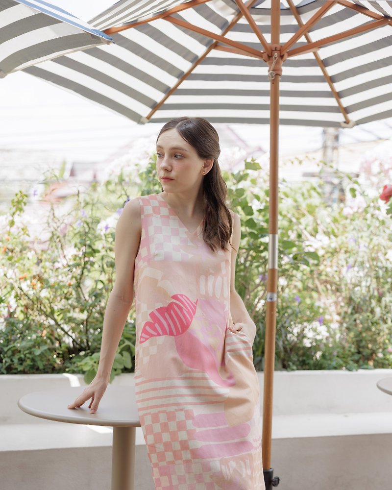 BIRUCHU V NECK DRESS - SWEET BASKETノースリーブドレス、リネン、テンセル、連身裙粉色。 - ワンピース - フラックス ピンク