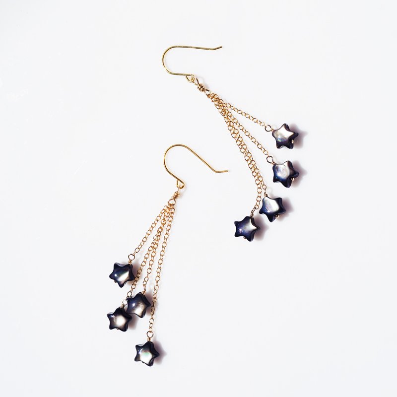 Rainbow-like shooting star earrings made of black pearl - Earrings & Clip-ons - Gemstone Black