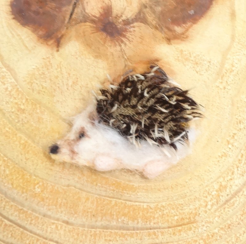 Hedgehog-Wool felt  (Safety pin) - เข็มกลัด - ขนแกะ สีนำ้ตาล