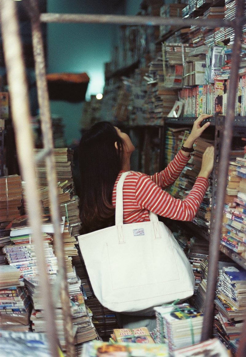 Walking Stitch : Haru Shopping Bag : กระเป๋าสะพายไหล่ - Other - Cotton & Hemp White