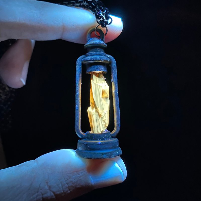 [Lost and find] Natural mineral fluorescent light-saving amber calcite lantern necklace - สร้อยคอ - เครื่องเพชรพลอย สีเหลือง