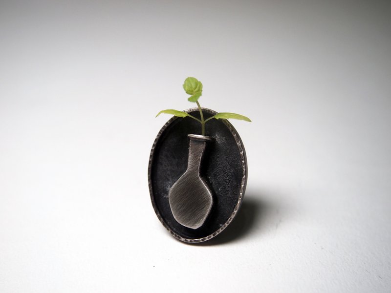 【YunShao Jewelry】Vase Series #C20 Still Life Water Bottle Brooch - Brooches - Silver Black