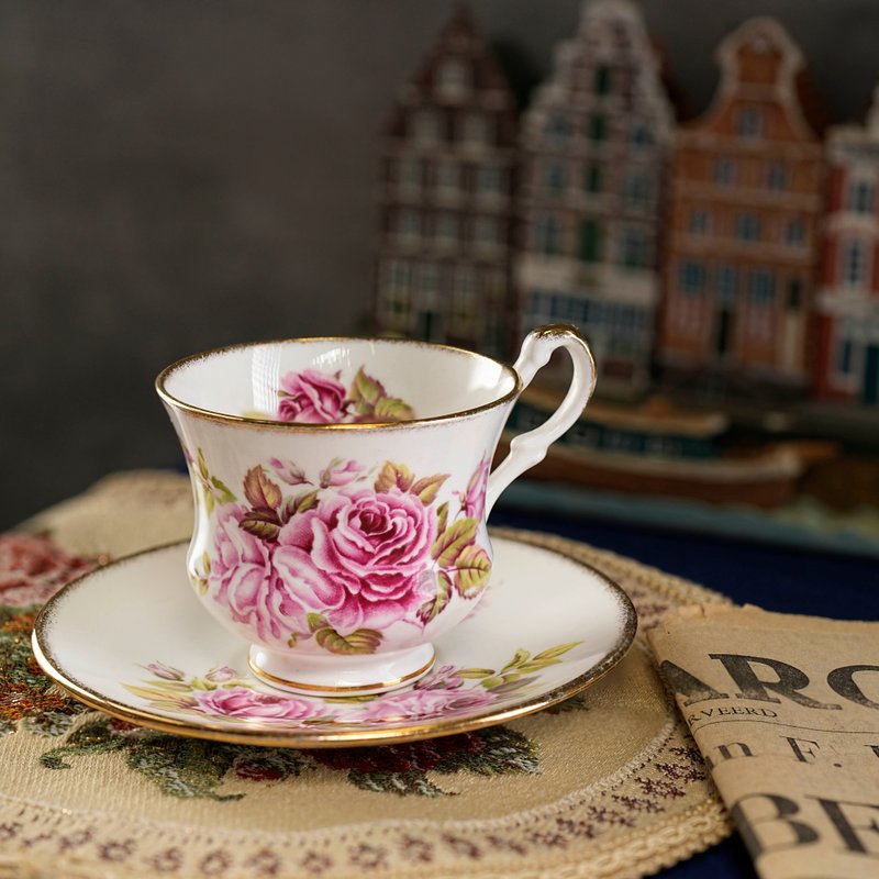 Queen's fine bone china cup and saucer from England - ถ้วย - เครื่องลายคราม สึชมพู