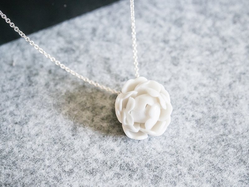 Peony necklace - white porcelain - sterling silver (925)