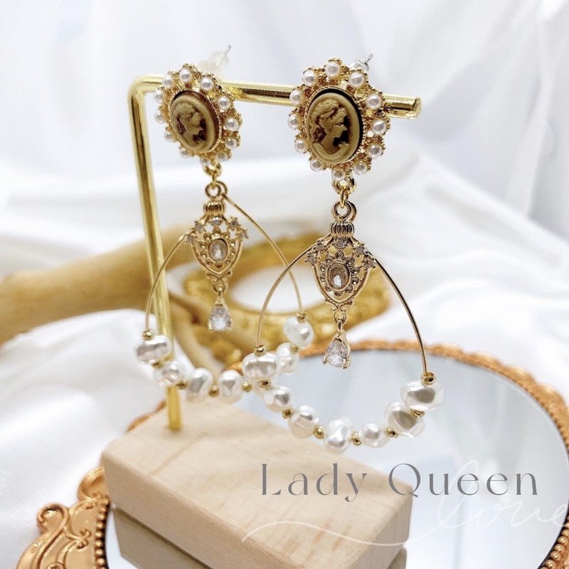 |華麗典雅| Lady Queen - 氣質珍珠水滴女皇耳環 - 耳環/耳夾/耳骨夾 - 其他金屬 金色