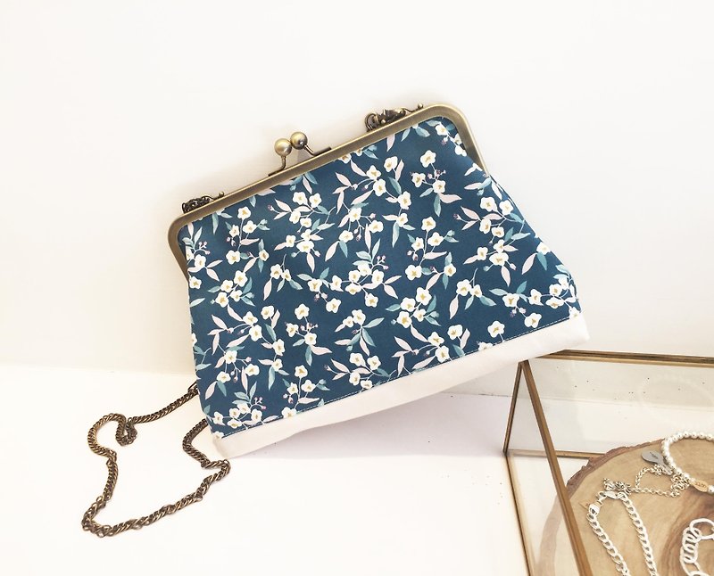 blue flowers clasp frame bag/with chain/ cosmetic bag / shoulder bag  / portable package - Messenger Bags & Sling Bags - Polyester 