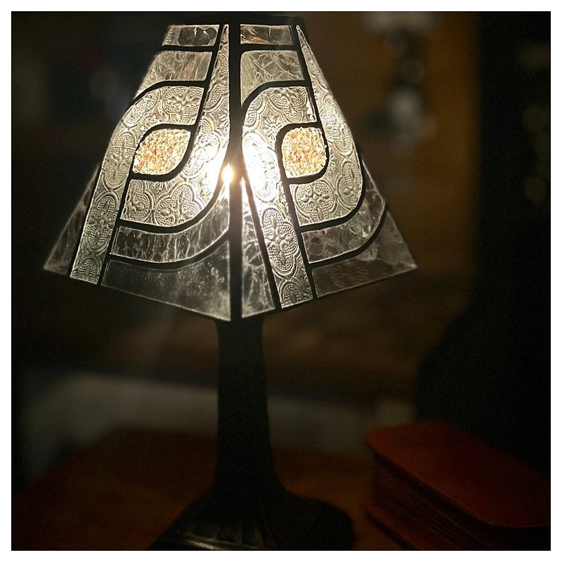 手作りのレトロな象眼細工のガラス テーブル ランプ - 照明・ランプ - ガラス シルバー