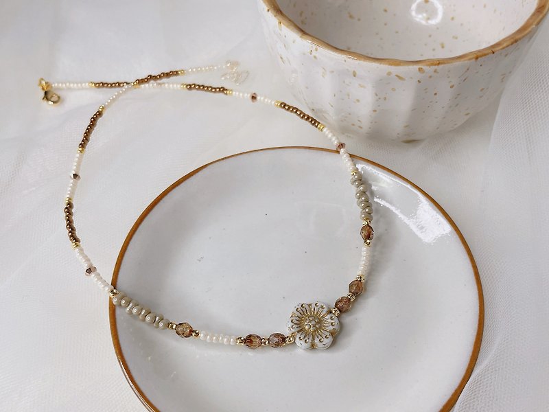 日光繡花 || 復古串珠項鍊 日系頸鏈 鎖骨鏈 - 項鍊 - 其他材質 金色